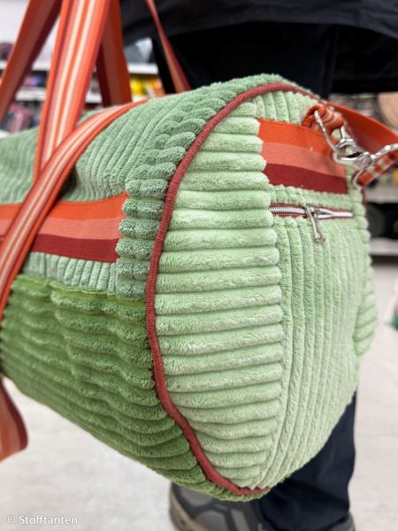 Breitcord Wanja Pfefferminze grün – frischer Cord Samt für Möbel & Taschen