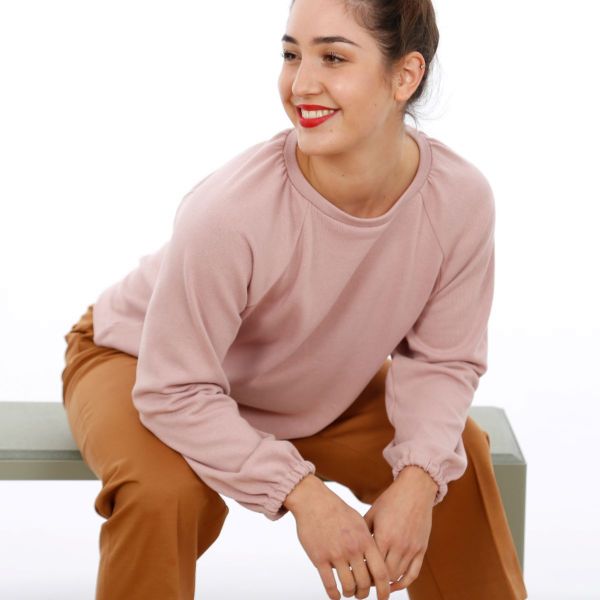 Schnittmuster FRAU CAJA • Raglanpullover mit Blousonärmeln von Studio Schnittreif • Gr. XS-XXL