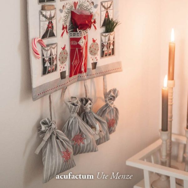 Adventskalender Weihnachtshaus von Acufactum – DIY Nähset 120cm Rapport