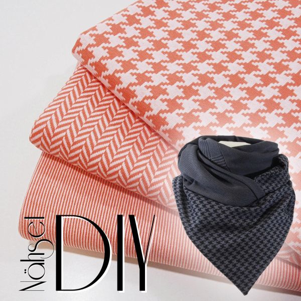 3 Stoffzuschnitte für ein Maxi Dreieckstuch aus Strick Jacquard in koralle • Maxituch Bio Strick