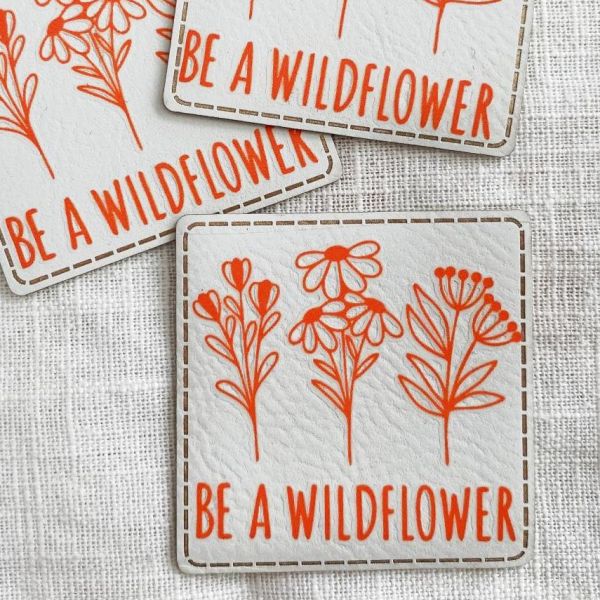 Aufnäher Label - be a wildflower weiß neonorange - für einzigartige Nähprojekte, Strickwerke & Co