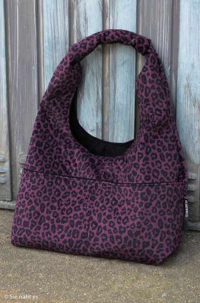 Samt Stepper Samos in beere - Leo Velvet Animalprint von Swafing