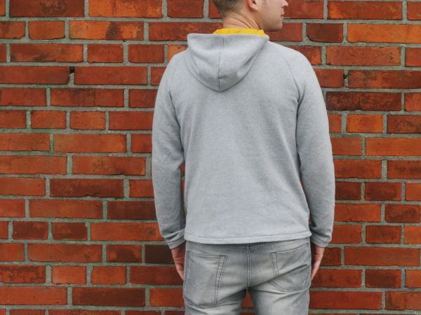 Schnittmuster HERR TONI • Raglan Kapuzensweater von Studio Schnittreif • Gr. S-XXL Hoodie