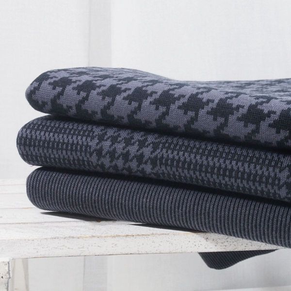 3 Stoffzuschnitte für ein Maxi Dreieckstuch aus Strick Jacquard in anthrazit • Maxituch Bio Strick