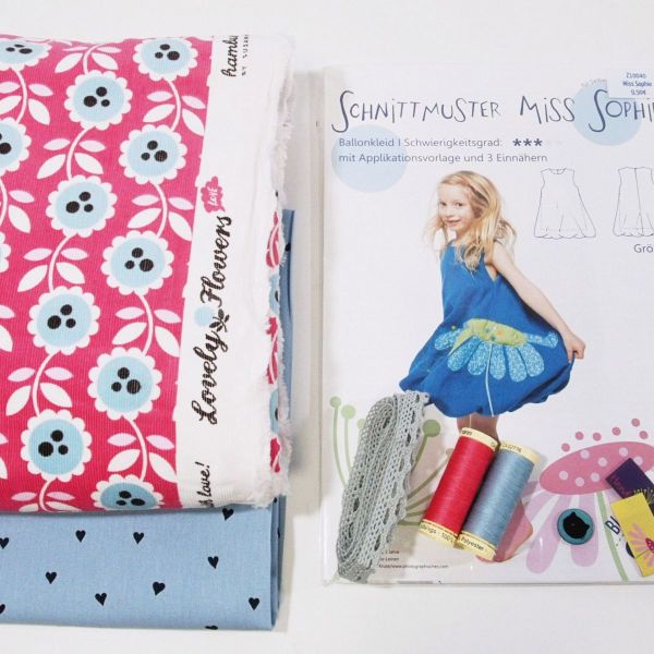 SALE - Stoff & Schnitt - Ballonkleid Miss Sophie Feincord rosa Blüten + Schnittmuster Stoff & Zubehö