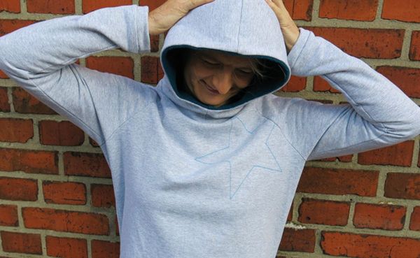 Schnittmuster FRAU TONI • Raglan Kapuzensweater von Studio Schnittreif • Gr. XS-XL