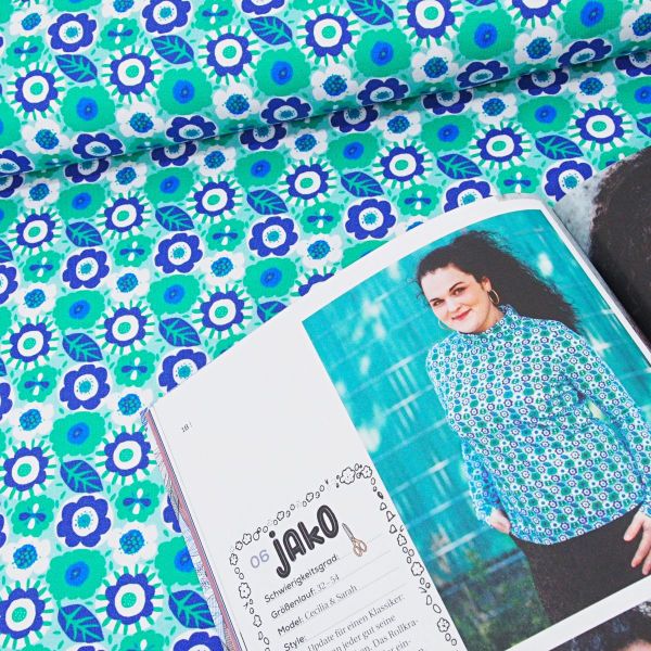 Bio Jersey kleine Blüten grün petrol blau – a little joy von bora für Lillestoff Magazin