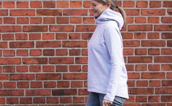 Schnittmuster FRAU TONI • Raglan Kapuzensweater von Studio Schnittreif • Gr. XS-XL