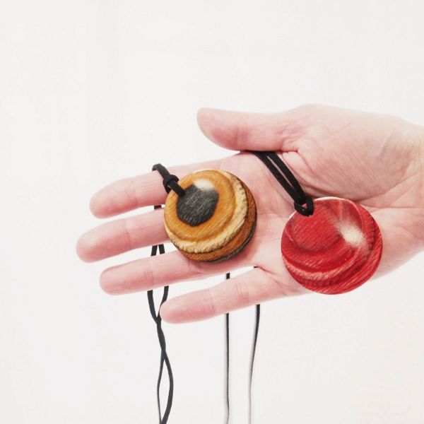 Kette mit magnetischem Anhänger Holz rot - magnetisches Nadelkissen to Go