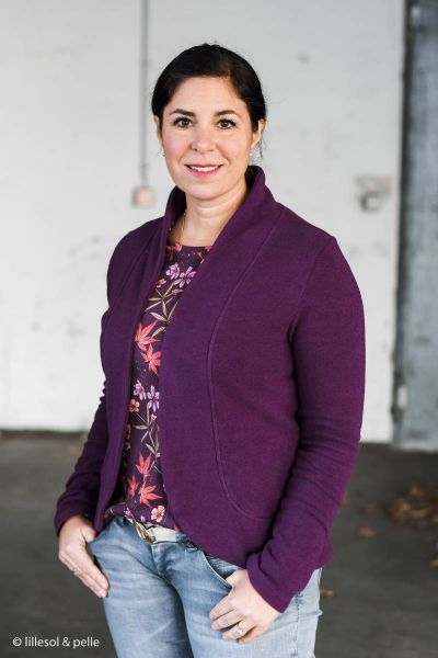 Weicher dicker Strickstoff in beere violett – Strick Bono von Swafing