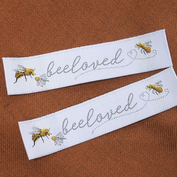 Webetikett Bienen - beeloved - Aufnäher von Acufactum 1,6x7,5cm