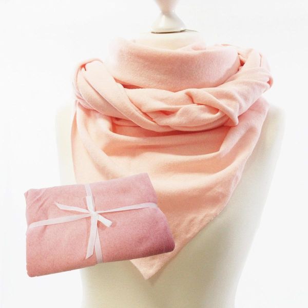 Stoffzuschnitt für ein Maxi Dreieckstuch aus Kuschelstrick in lachs rosa • Maxituch & Poncho