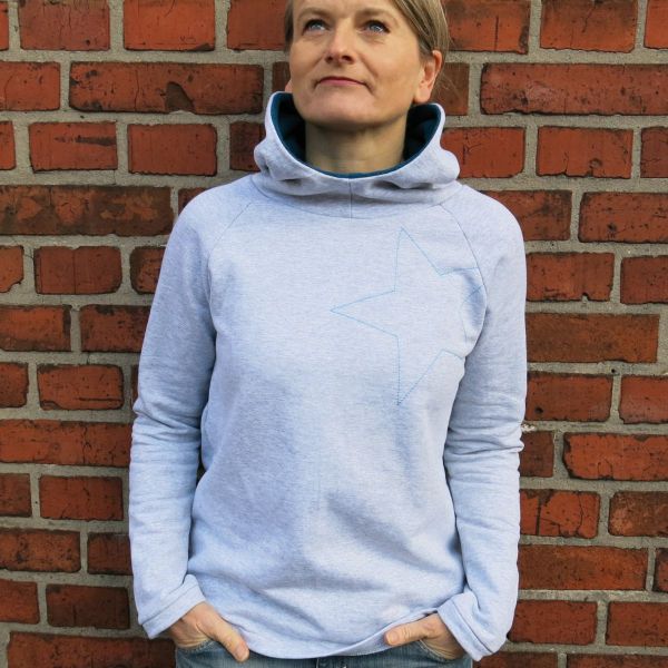 Schnittmuster FRAU TONI • Raglan Kapuzensweater von Studio Schnittreif • Gr. XS-XL