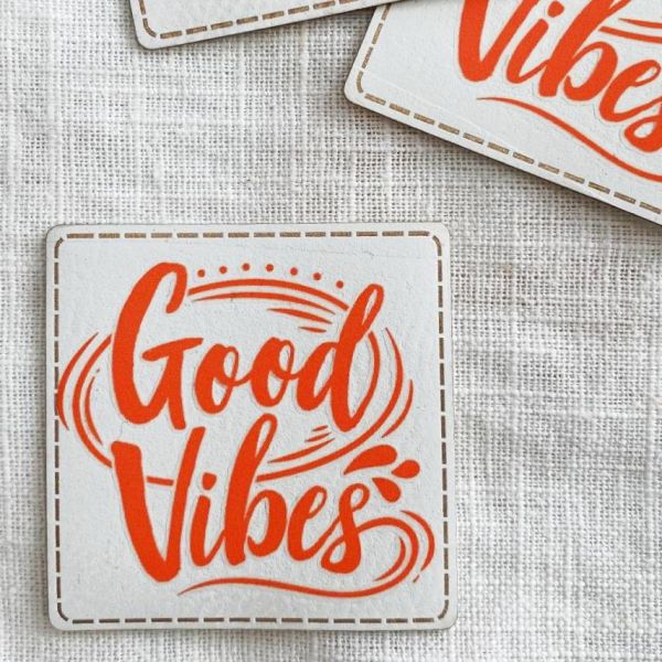 Aufnäher Label - good Vibes weiß neonorange - für einzigartige Nähprojekte, Strickwerke & Co