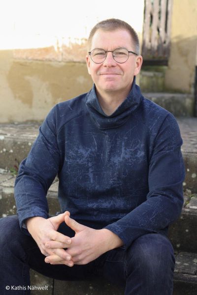 Sweat mit Struktur Druck Scratch dunkelblau - Think Outside Kombi French Terry by Thorsten Berger