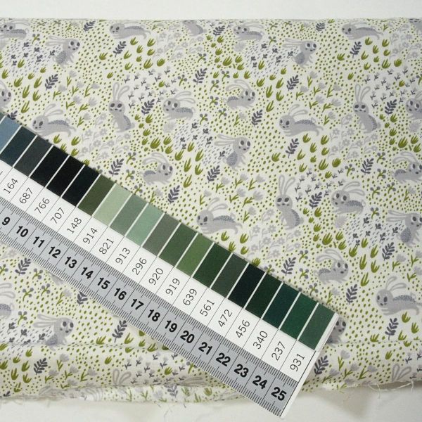 Baumwolle kleine Hasen grau oliv - Forest Babes Bunnies by Helen Dardik Clothwork