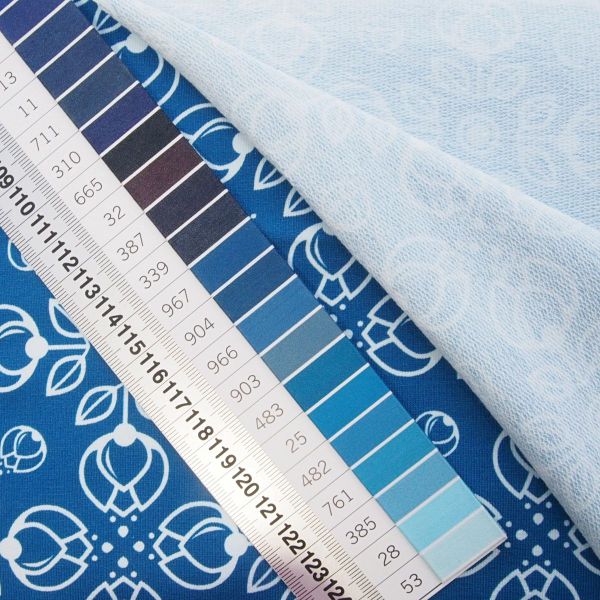 Sweat Blüten blau weiß – French Terry Pretty Bloom by Lycklig von Swafing