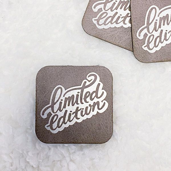 Aufnäher Label - LIMITED EDITION hellgrau - für einzigartige Nähprojekte, Strickwerke & Gebastelte