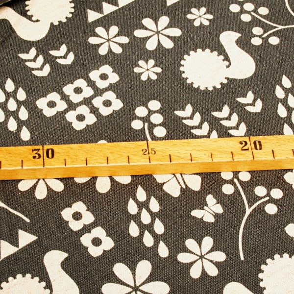 Kokka Leinenstoff GARDEN – Design von Ellen Lucket Baker – Beige auf Dunkelgrau