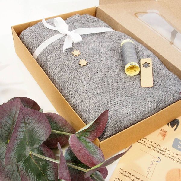 DIY Nähset Strick Maxi Dreieckstuch grau