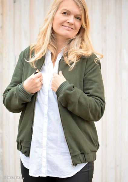 Weicher dicker Strickstoff in dunkles oliv – Strick Bono von Swafing