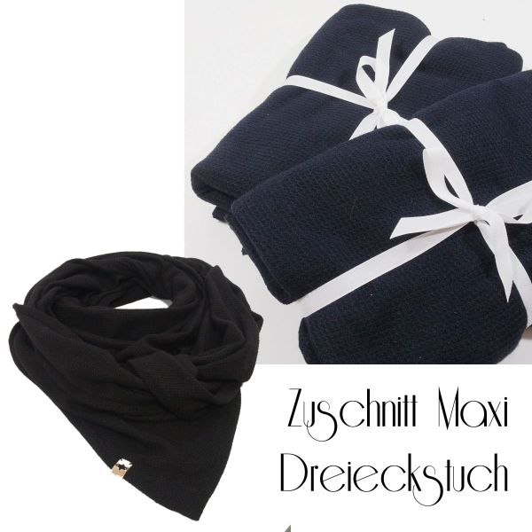 Stoffzuschnitt für ein Maxi Dreieckstuch aus Kuschelstrick in navy • Maxituch & Poncho Nähset