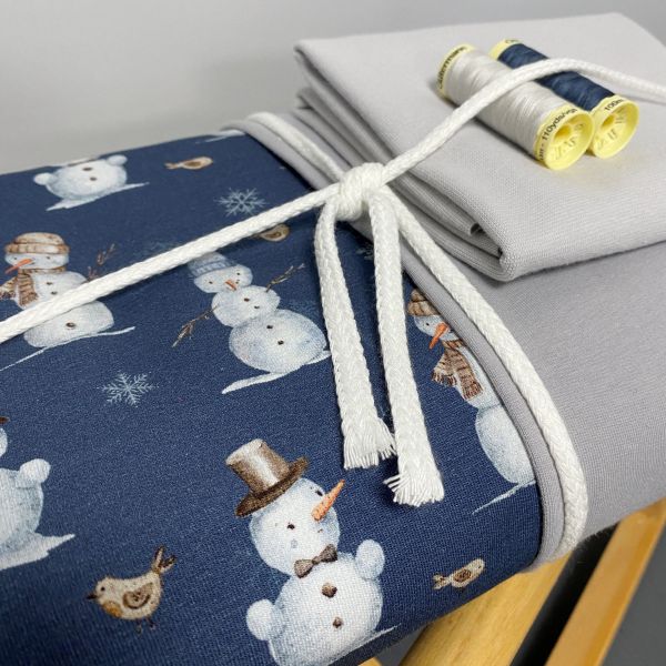Simply Happy Stoffpaket ❄️ Winterzauber ❄️ Schneemann blau + Kombistoff grau + Kordel & Garn