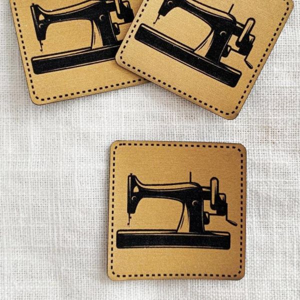 Aufnäher Label - Nähmaschine 4x4 gold - für einzigartige Nähprojekte, Strickwerke & Gebasteltes