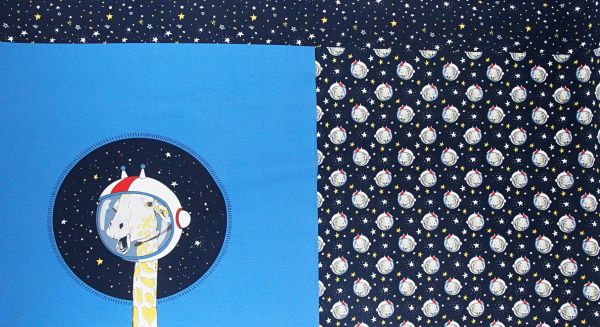 Jersey Giraffe im Weltall – 85cm Panel mit 2 Kombistoffen in dunkelblau von BIPP