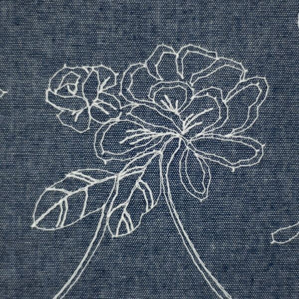 Baumwolle im Jeans Look dunkelblau bestickt mit Blüten - Denim mit Stickerei