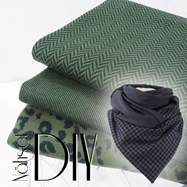 3 Stoffzuschnitte für ein Maxi Dreieckstuch aus Strick Jacquard in dunkelgrün • Maxituch Bio Strick