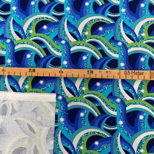 Baumwolle mit Rainbow Swirl Metallic Print blau grün silber Glitter - Lewis & Irene DISCO!