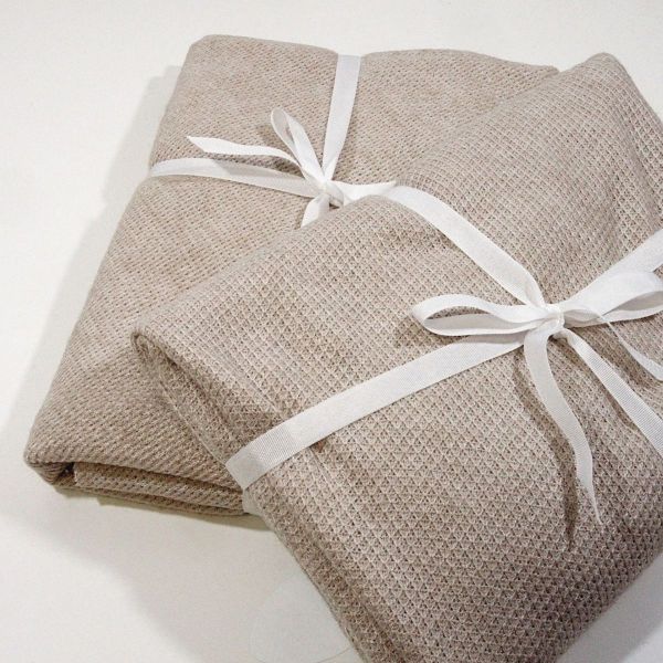 Stoffzuschnitt für ein Maxi Dreieckstuch aus Kuschelstrick in beige • Maxituch & Poncho Nähset