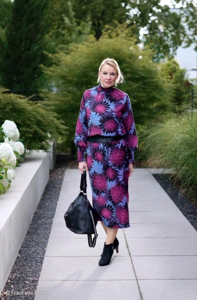 Viskose Kleider & Hosenstoff Blüten blau violett - Asteria by Thorsten Berger von Swafing