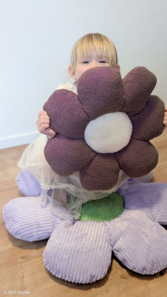 Teddy Bouclé Lämmchen Schaf Fellimintat aubergine - Deko Boucle Kodiak von Swafing