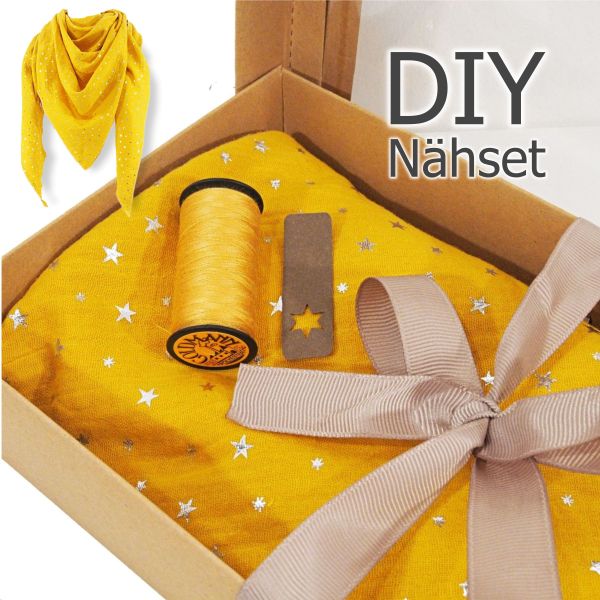 Näh dir ein Dreieckstuch Musselin senf Sterne silber • Maxituch & Poncho • mit Garn + Label