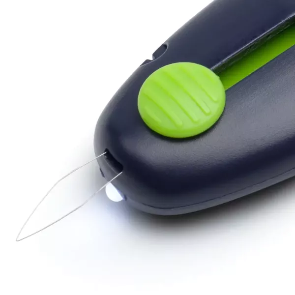 LED Nadeln Einfädler von Prym - Einfädelhilfe mit Licht