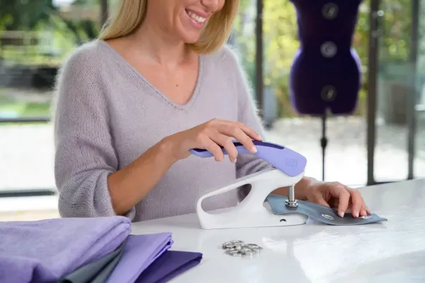 PRYM Vario Creative Tool für Ösen Nieten und Druckknöpfe flieder - mit Lochwerkzeug Starter Set