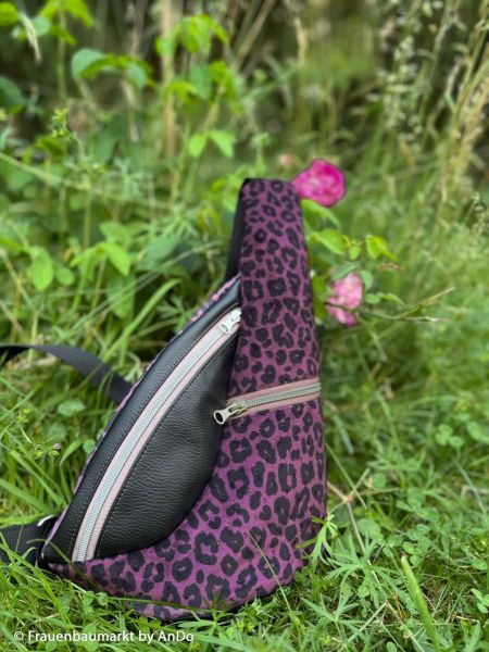 Samt Stepper Samos in beere - Leo Velvet Animalprint von Swafing