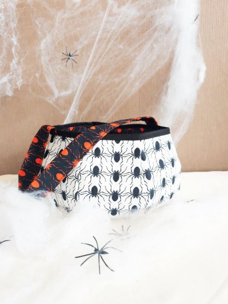 Baumwollstoff BOOO! Spinnen schwarz weiß – Spooky Halloween Time mit Swafing